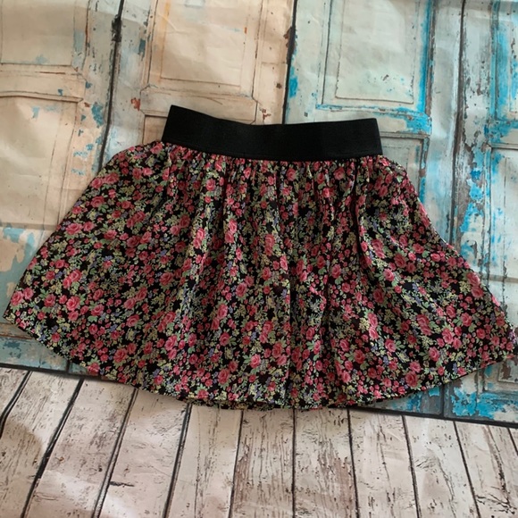 Floral mini skirt - Picture 2 of 4